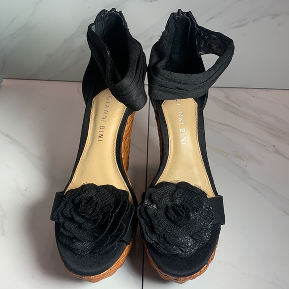 Gianni Bini Black Satin Floral Woven Platform Wedge Heels Size 6.5 New with Box - Picture 8 of 10